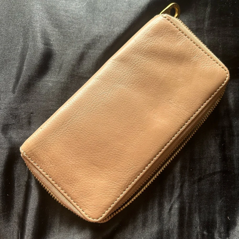 Marc By Marc Jacobs tan leather wallet - Picture 3 of 3
